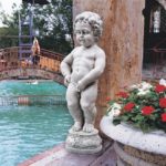 Design Toscano The Peeing Boy of Brussels Piped Garden Statue Ornament