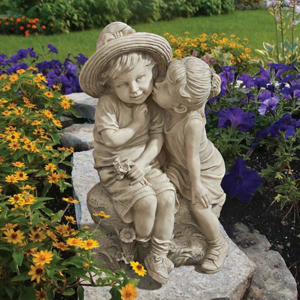 New Design Toscano Girl & Boy Kissing Statue Garden Ornament